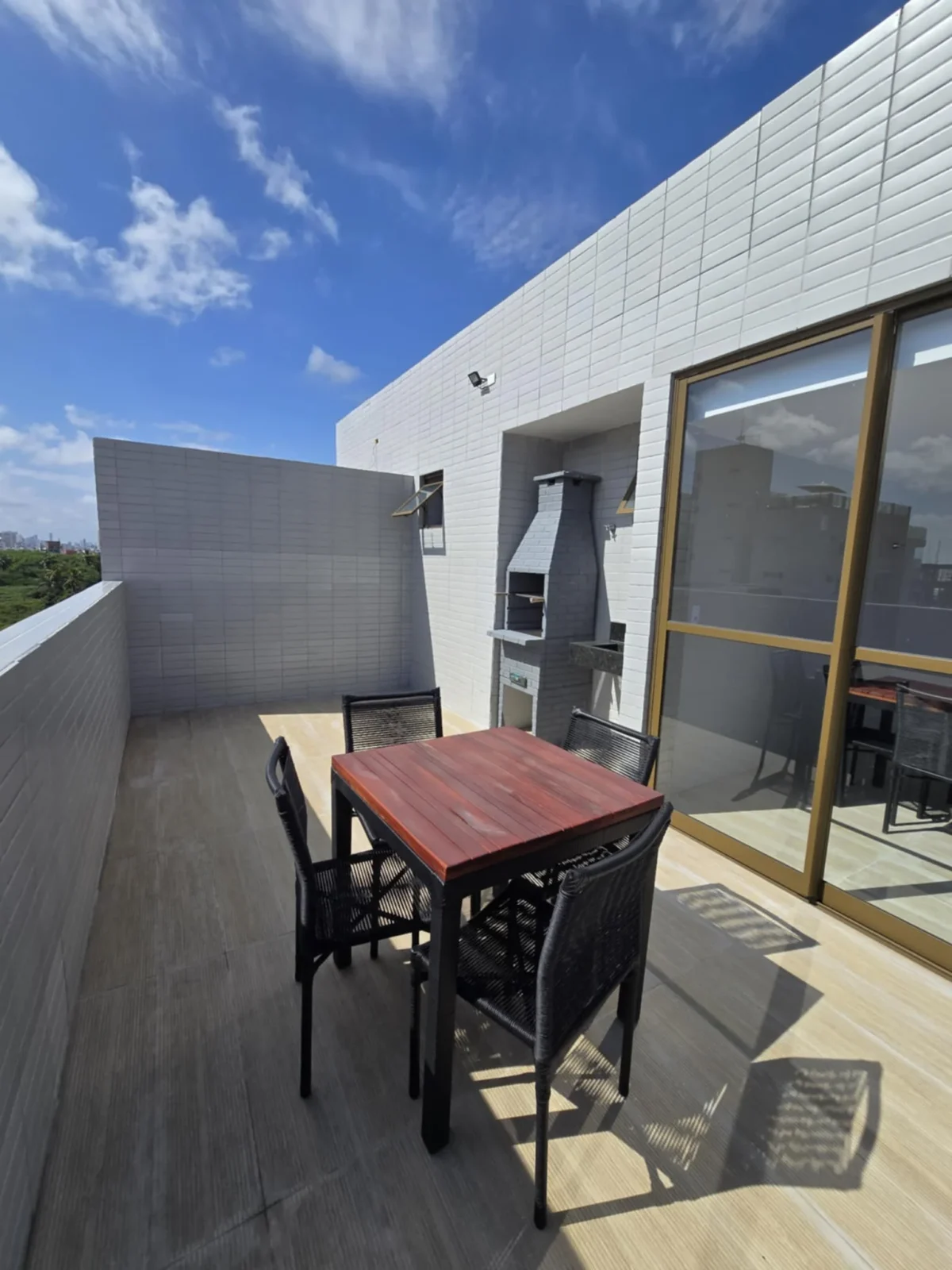 Apartamento em Intermares com 3 Quartos, Elevador e Lazer