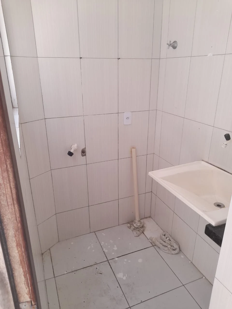 Apartamento Térreo com Área no Bairro dos Estados 2 Quartos sendo 1 Suíte