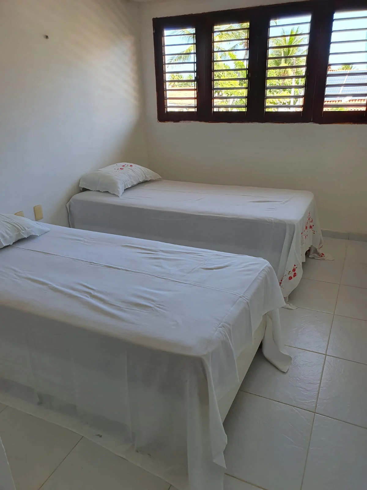 ALUGO Casa em Camboinha com 4 Suítes R$ 48.000,00*