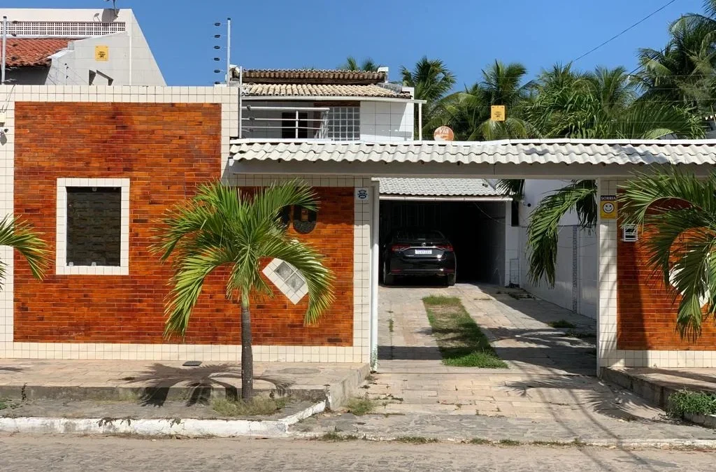 ALUGO Casa Beira-mar em Camboinha com 4 Suítes
