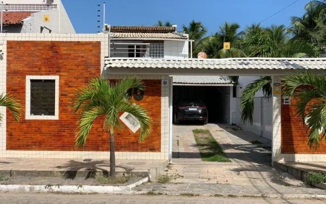 ALUGO Casa Beira-mar em Camboinha com 4 Suítes