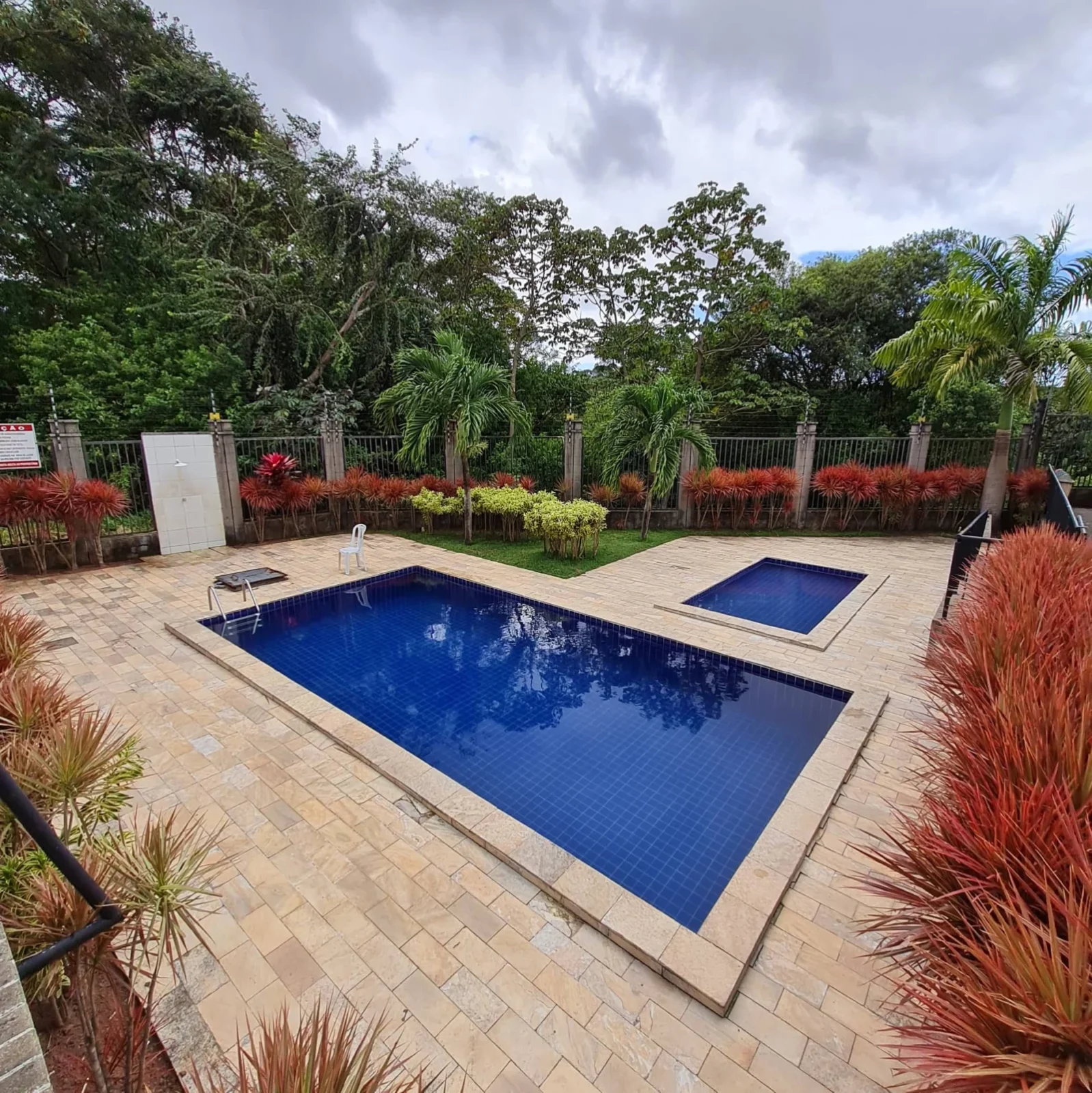 Apartamento Térreo no Geisel com 2 Quartos sendo 1 Suíte, Piscina, Salão de Festas