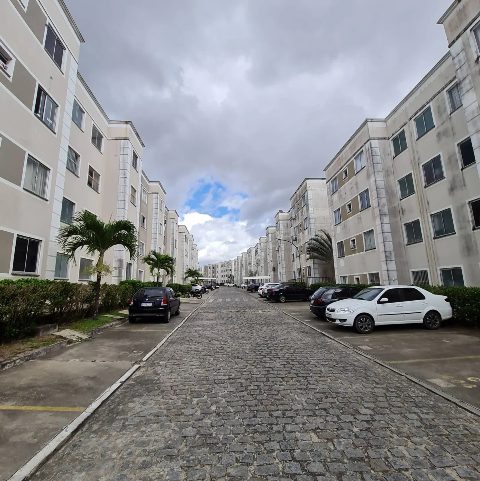 Apartamento Térreo no Geisel com 2 Quartos sendo 1 Suíte, Piscina, Salão de Festas
