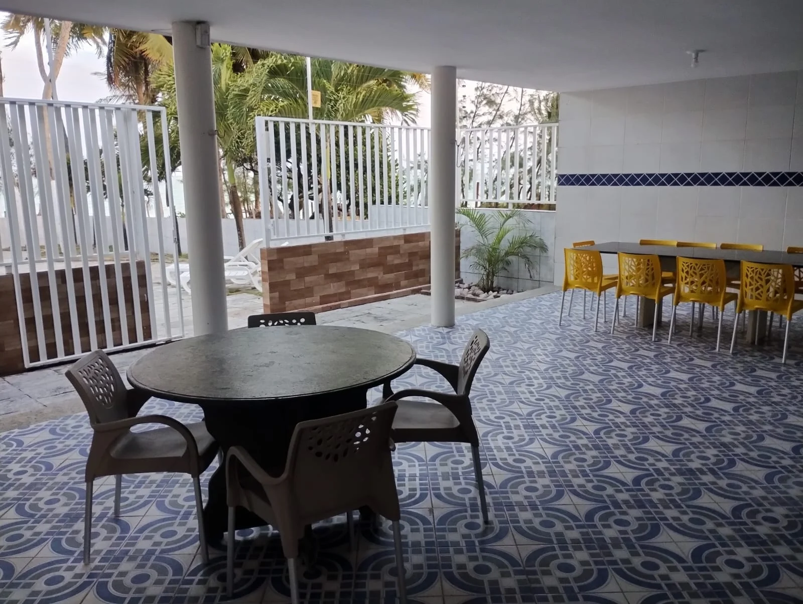 ALUGO Casa Beira-mar em Camboinha com 4 Suítes