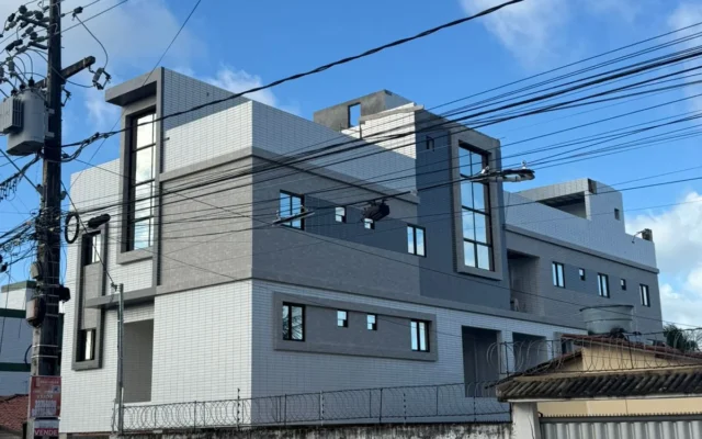Cobertura nos Bancários 2 Quartos sendo 1 Suíte com Elevador e Piscina