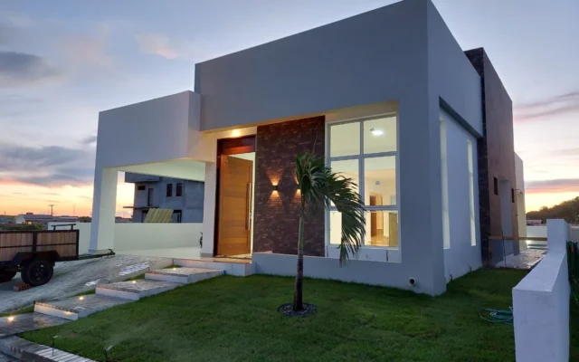 Excelente Casa com 3 Quartos e Piscina no Condomínio Fazenda Real I