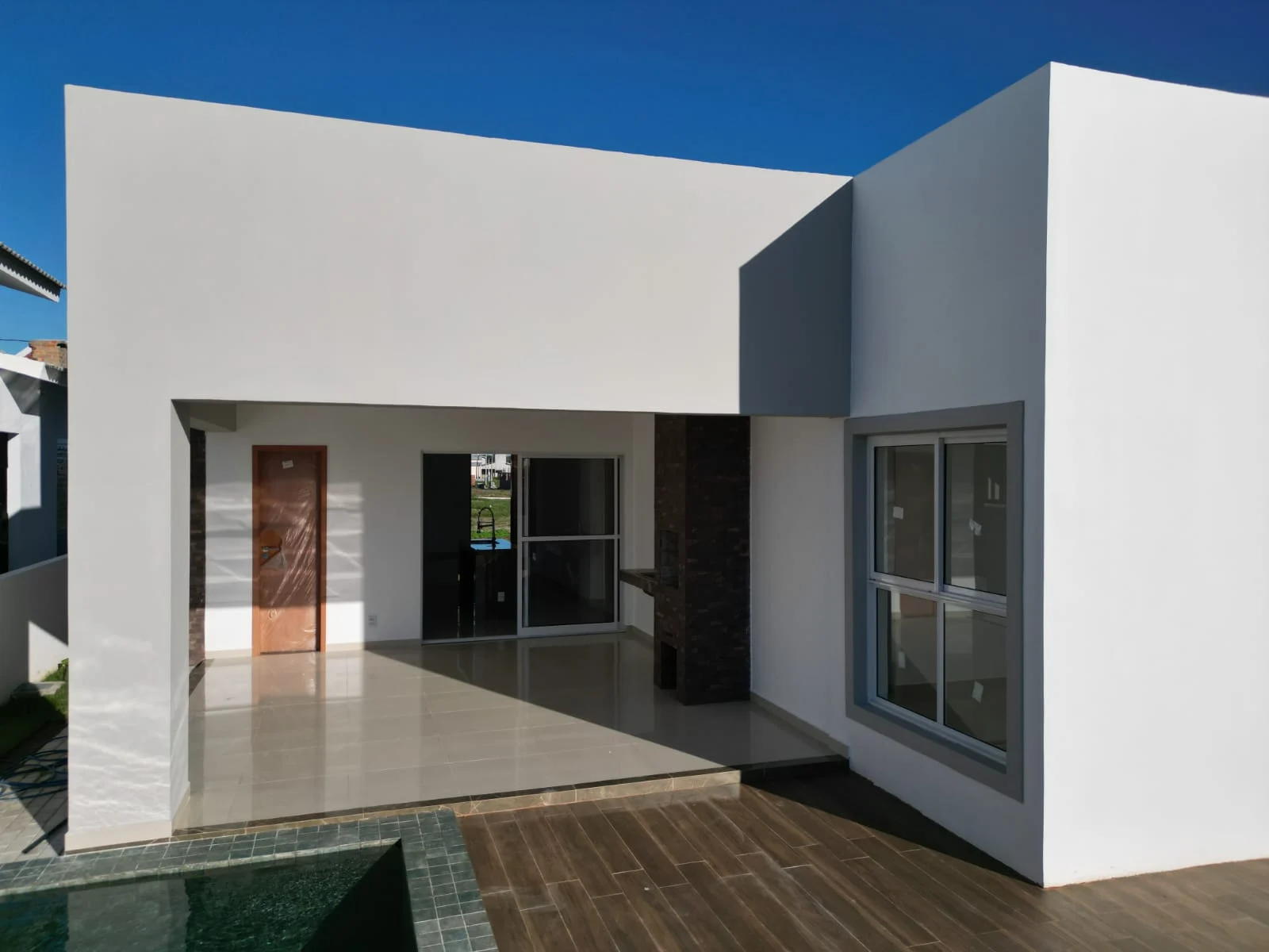 Excelente Casa com 3 Quartos e Piscina no Condomínio Fazenda Real I