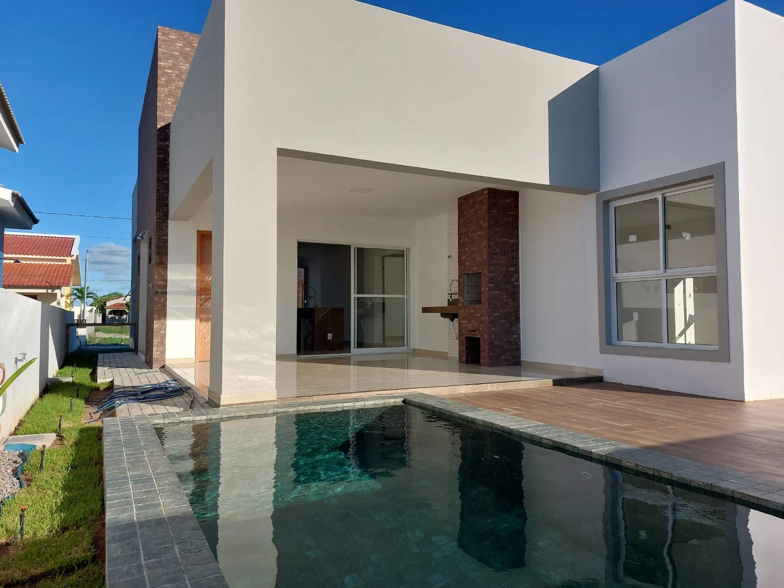 Excelente Casa com 3 Quartos e Piscina no Condomínio Fazenda Real I