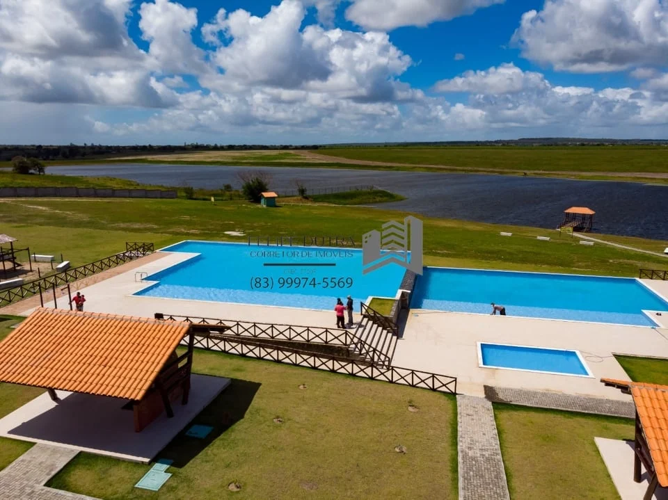 Excelente Casa com 3 Quartos e Piscina no Condomínio Fazenda Real I