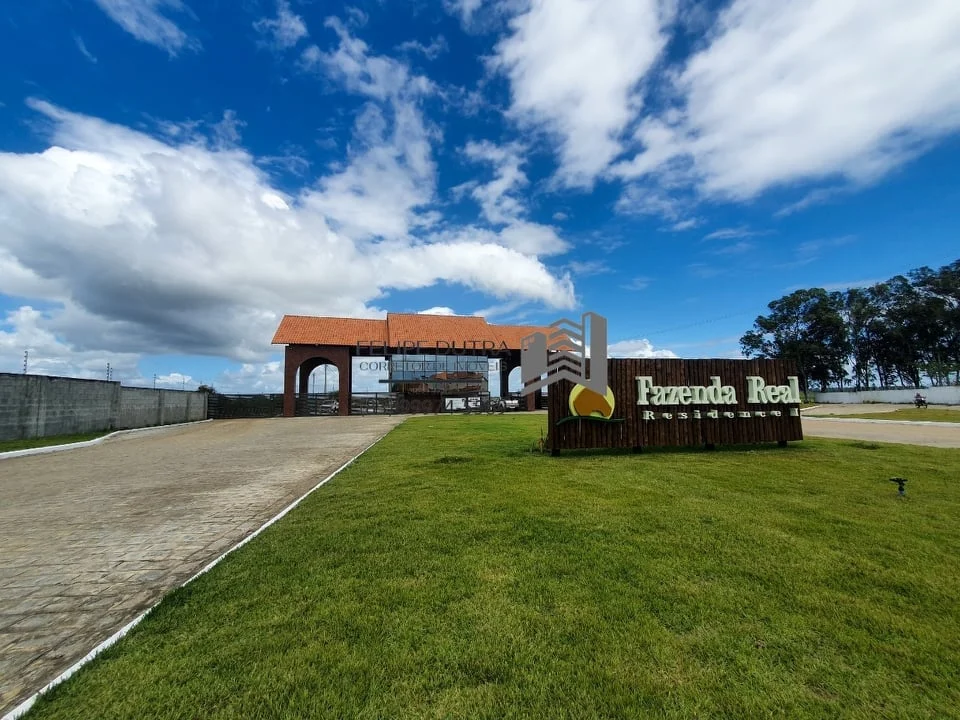 Excelente Casa com 3 Quartos e Piscina no Condomínio Fazenda Real I