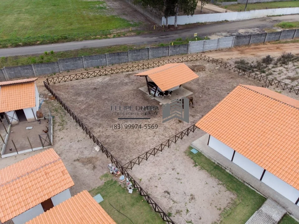 Excelente Casa com 3 Quartos e Piscina no Condomínio Fazenda Real I
