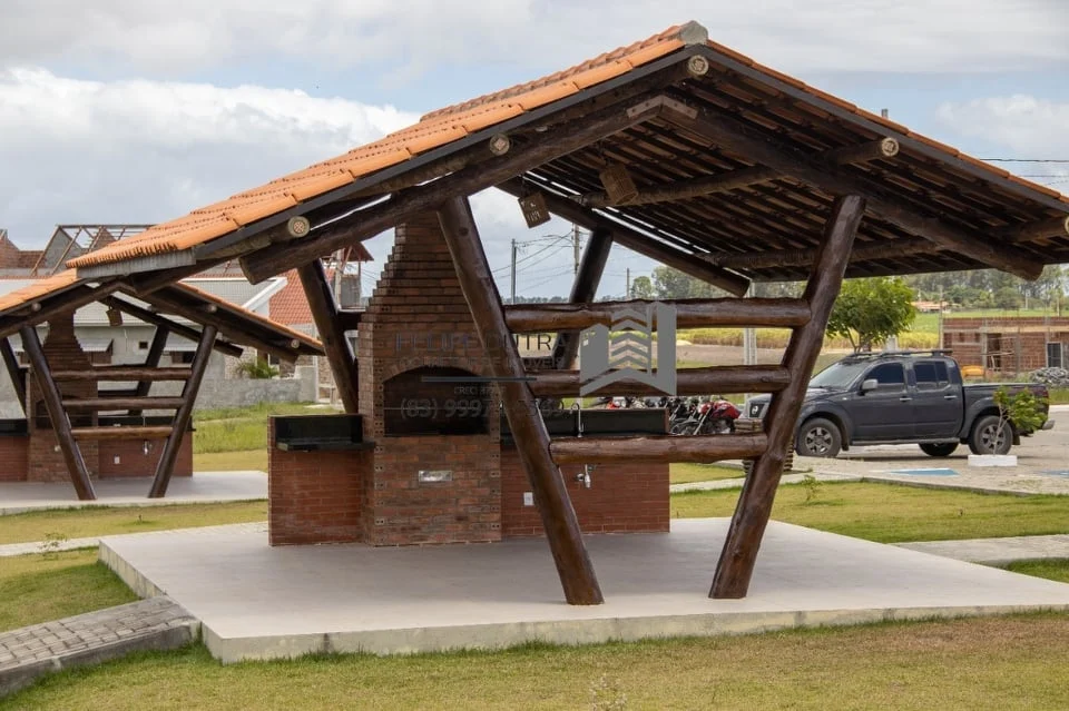 Excelente Casa com 3 Quartos e Piscina no Condomínio Fazenda Real I
