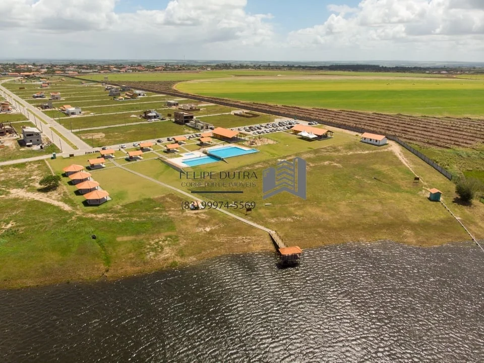 Excelente Casa com 3 Quartos e Piscina no Condomínio Fazenda Real I