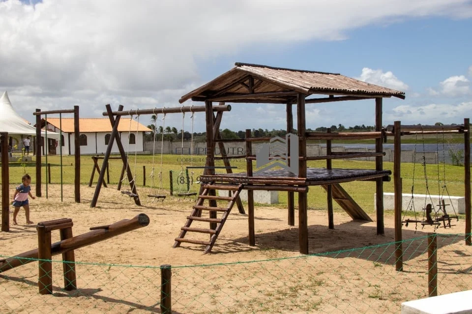 Excelente Casa com 3 Quartos e Piscina no Condomínio Fazenda Real I