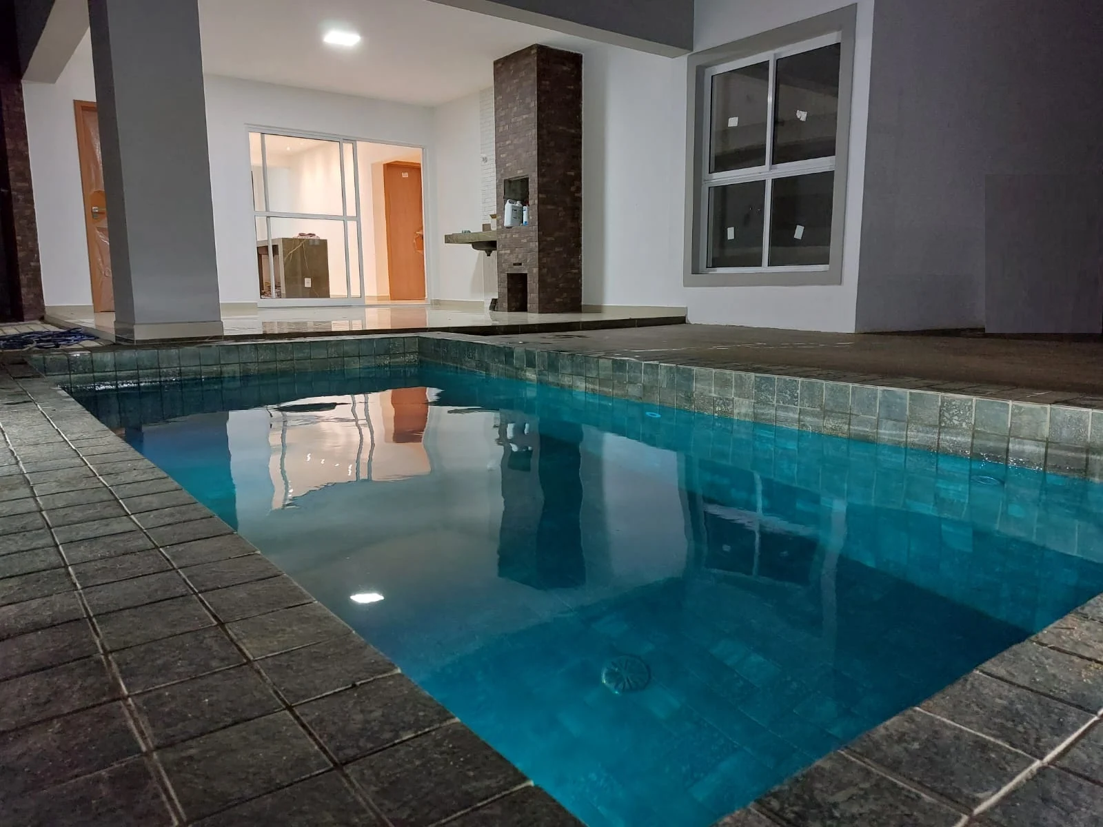 Excelente Casa com 3 Quartos e Piscina no Condomínio Fazenda Real I