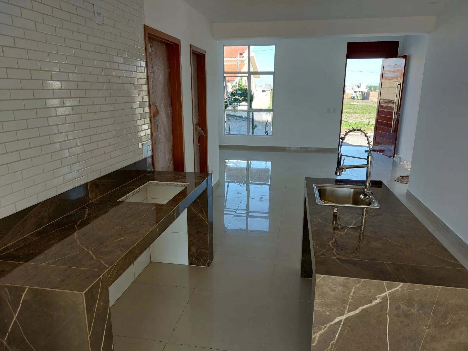 Excelente Casa com 3 Quartos e Piscina no Condomínio Fazenda Real I