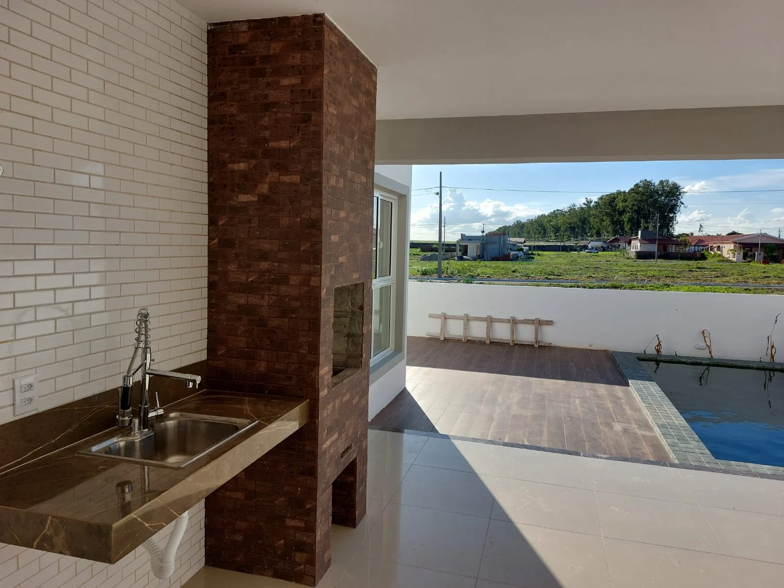 Excelente Casa com 3 Quartos e Piscina no Condomínio Fazenda Real I