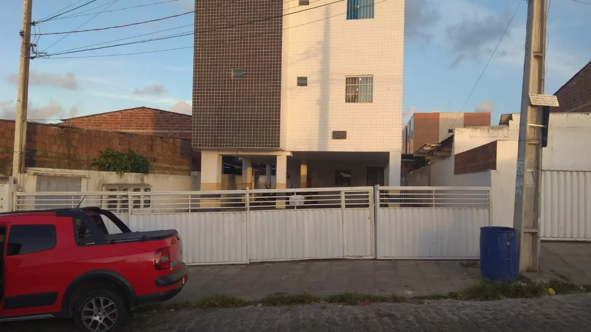 Apartamento Térreo com Área no João Paulo 2º com 2 Quartos
