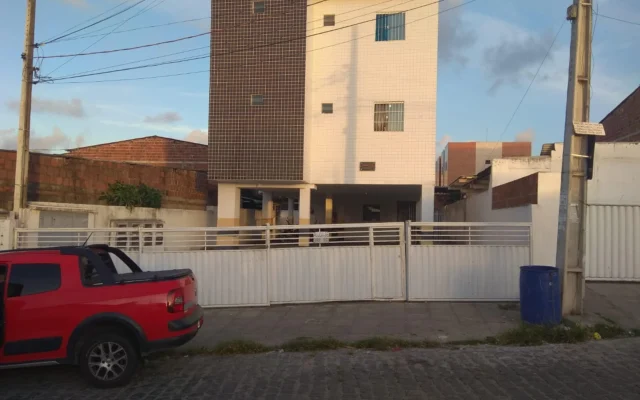 Apartamento Térreo com Área no João Paulo 2º com 2 Quartos