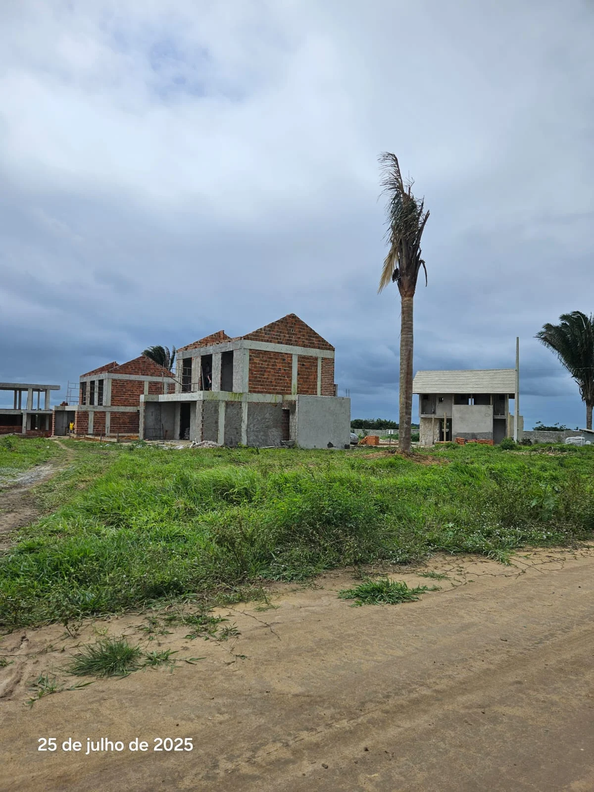 Lotes e Casas em Condomínio Fechado em Bananeiras com Lazer Completo