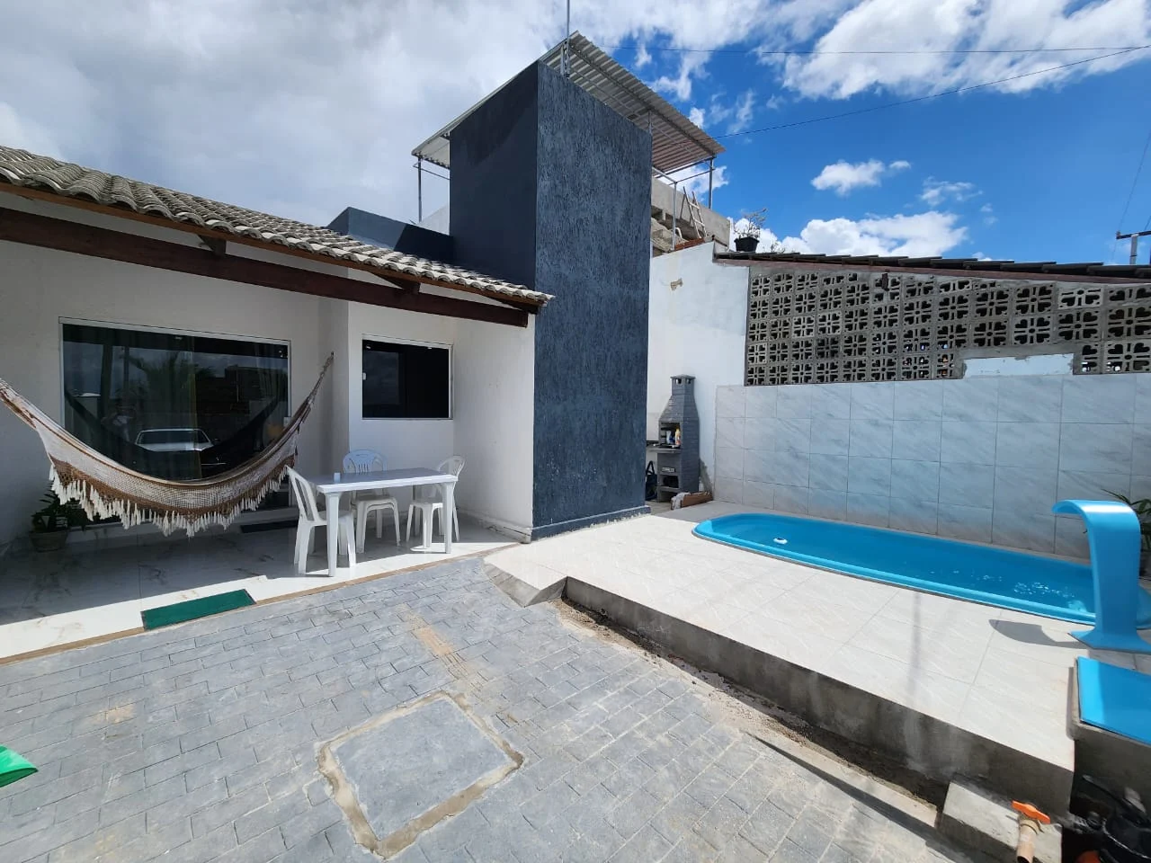Casa Mobiliada em Carapibus com 2 Quartos sendo 1 Suíte com Piscina