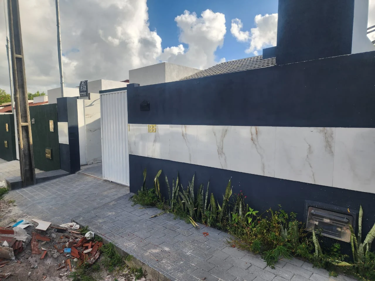 Casa Mobiliada em Carapibus com 2 Quartos sendo 1 Suíte com Piscina