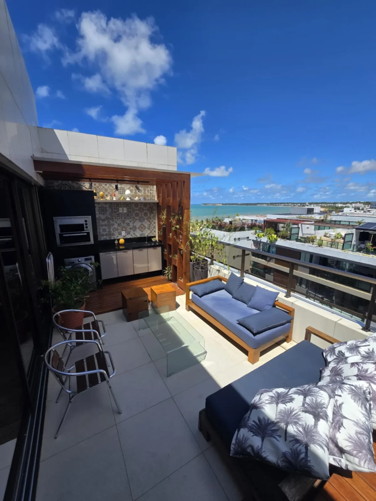 Excelente Cobertura Duplex Mobiliada em Tambaú com 2 Quartos e Jacuzzi, Lazer Completo e uma vista incrível
