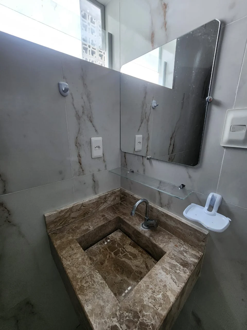 Casa Mobiliada em Carapibus com 2 Quartos sendo 1 Suíte com Piscina