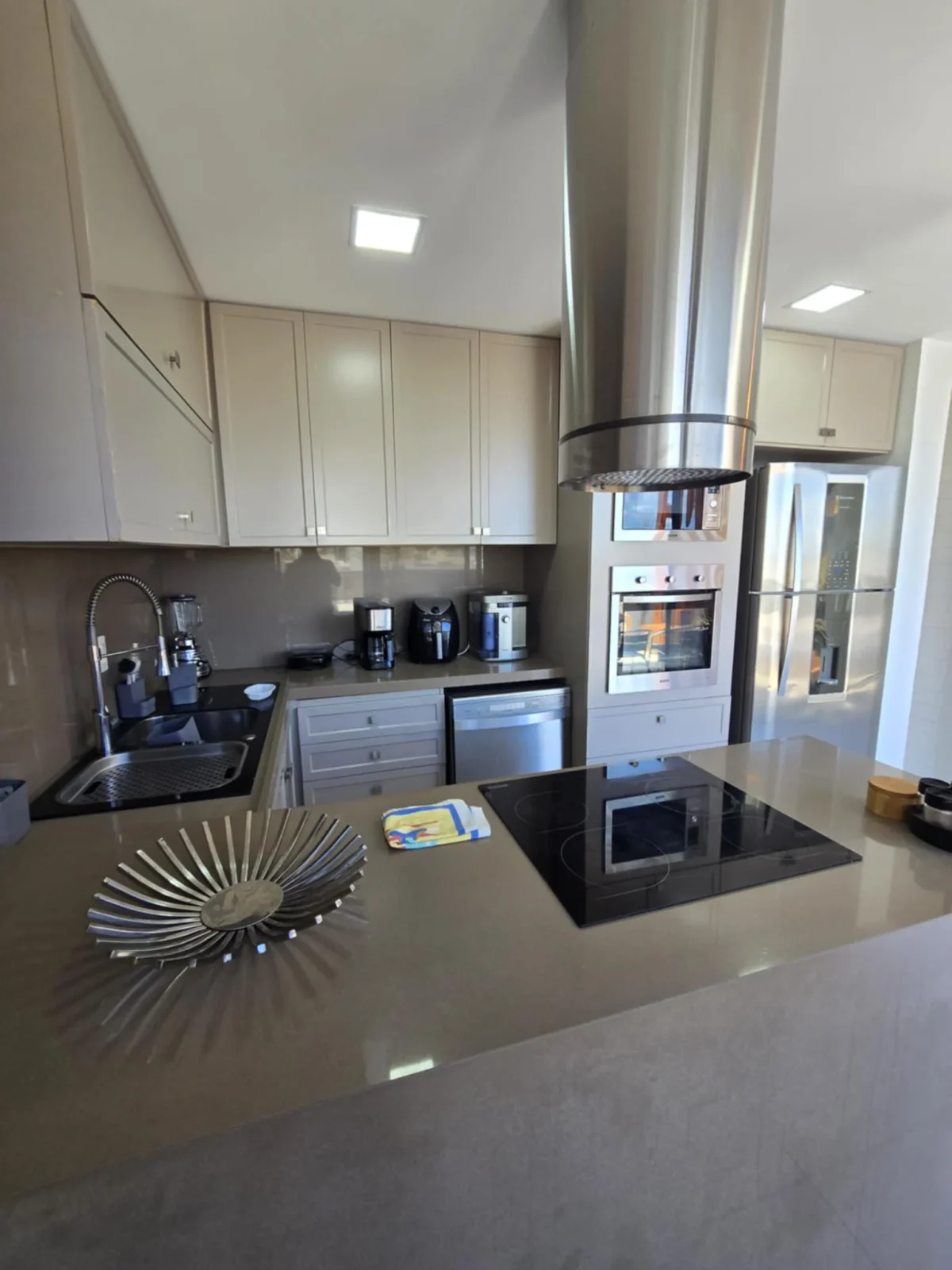 Excelente Cobertura Duplex Mobiliada em Tambaú com 2 Quartos e Jacuzzi, Lazer Completo e uma vista incrível