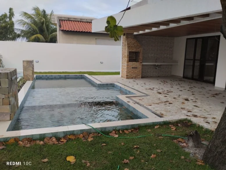 Excelente Casa no Condomínio Alamoana com 4 Suítes sendo 1 Master em Intermares