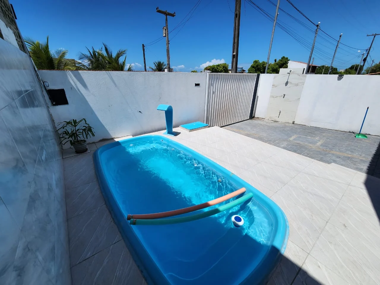 Casa Mobiliada em Carapibus com 2 Quartos sendo 1 Suíte com Piscina