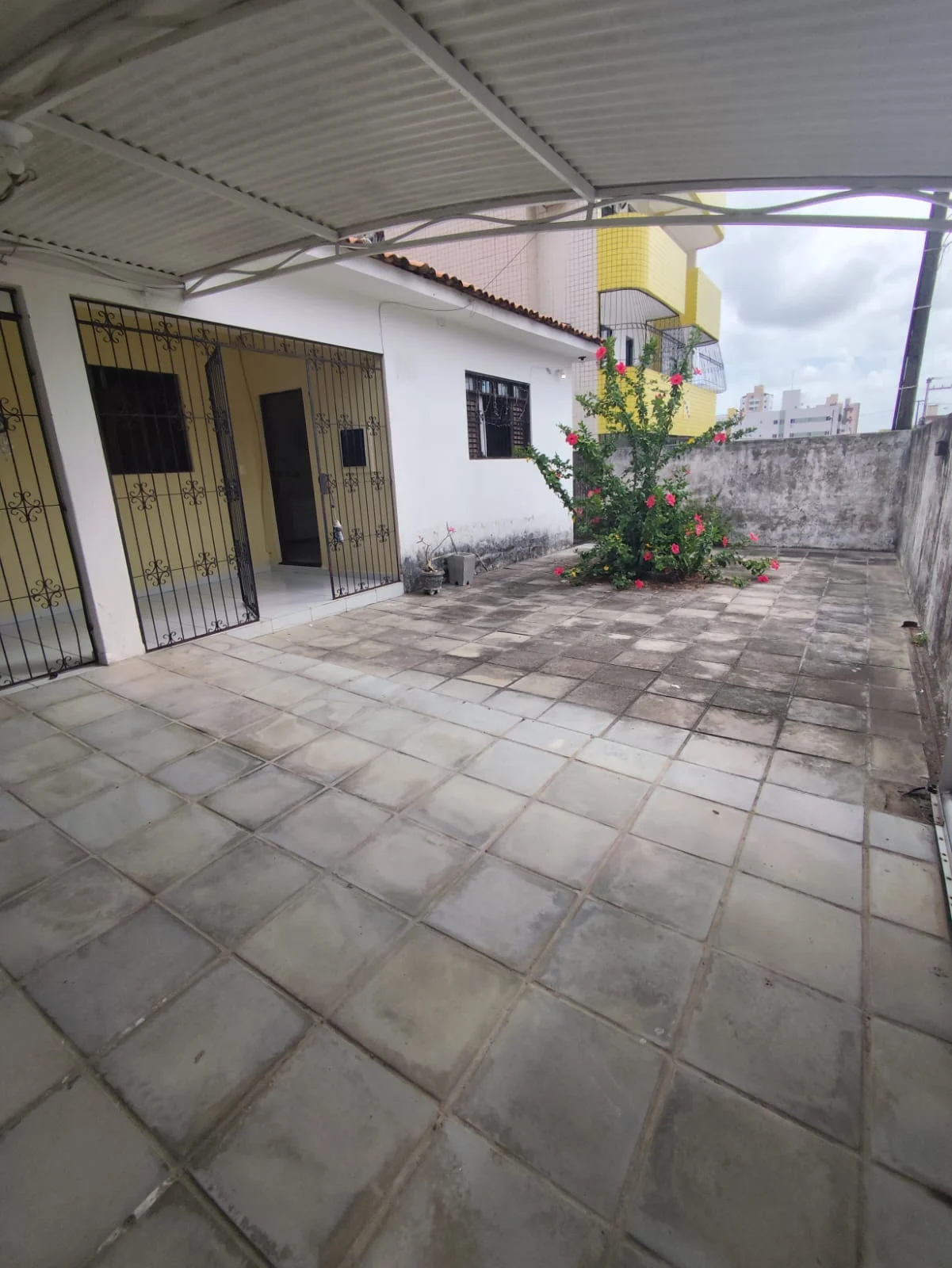 Casa no Jardim Cidade Universitária/Bancários com 7 Quartos sendo 1 Suíte