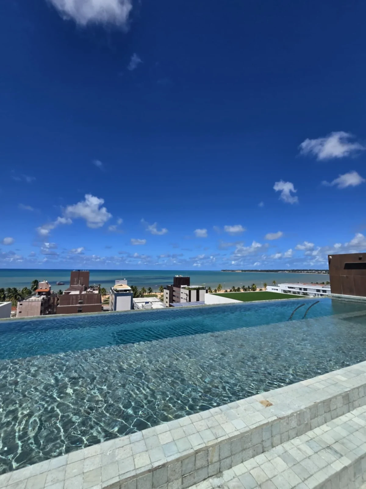 Excelente Cobertura Duplex Mobiliada em Tambaú com 2 Quartos e Jacuzzi, Lazer Completo e uma vista incrível
