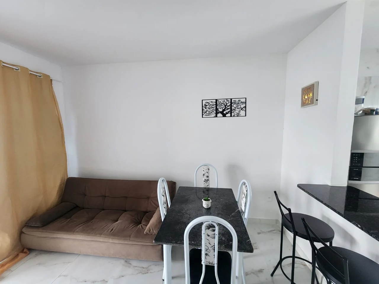 Casa Mobiliada em Carapibus com 2 Quartos sendo 1 Suíte com Piscina