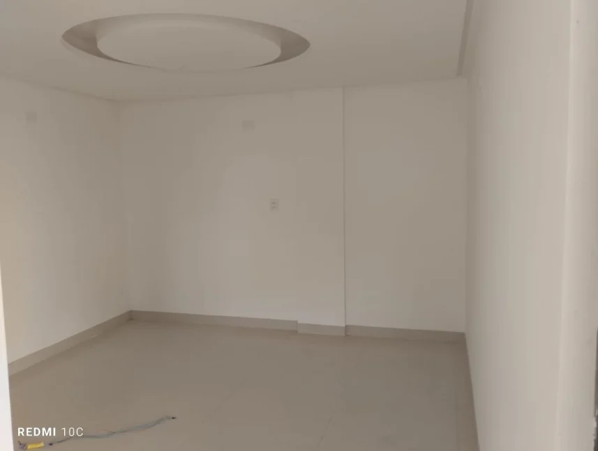 Excelente Casa no Condomínio Alamoana com 4 Suítes sendo 1 Master em Intermares