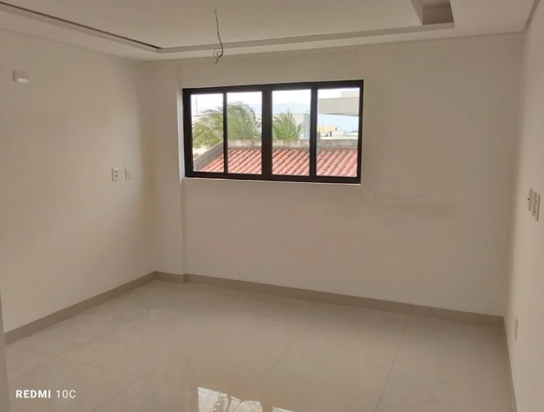 Excelente Casa no Condomínio Alamoana com 4 Suítes sendo 1 Master em Intermares