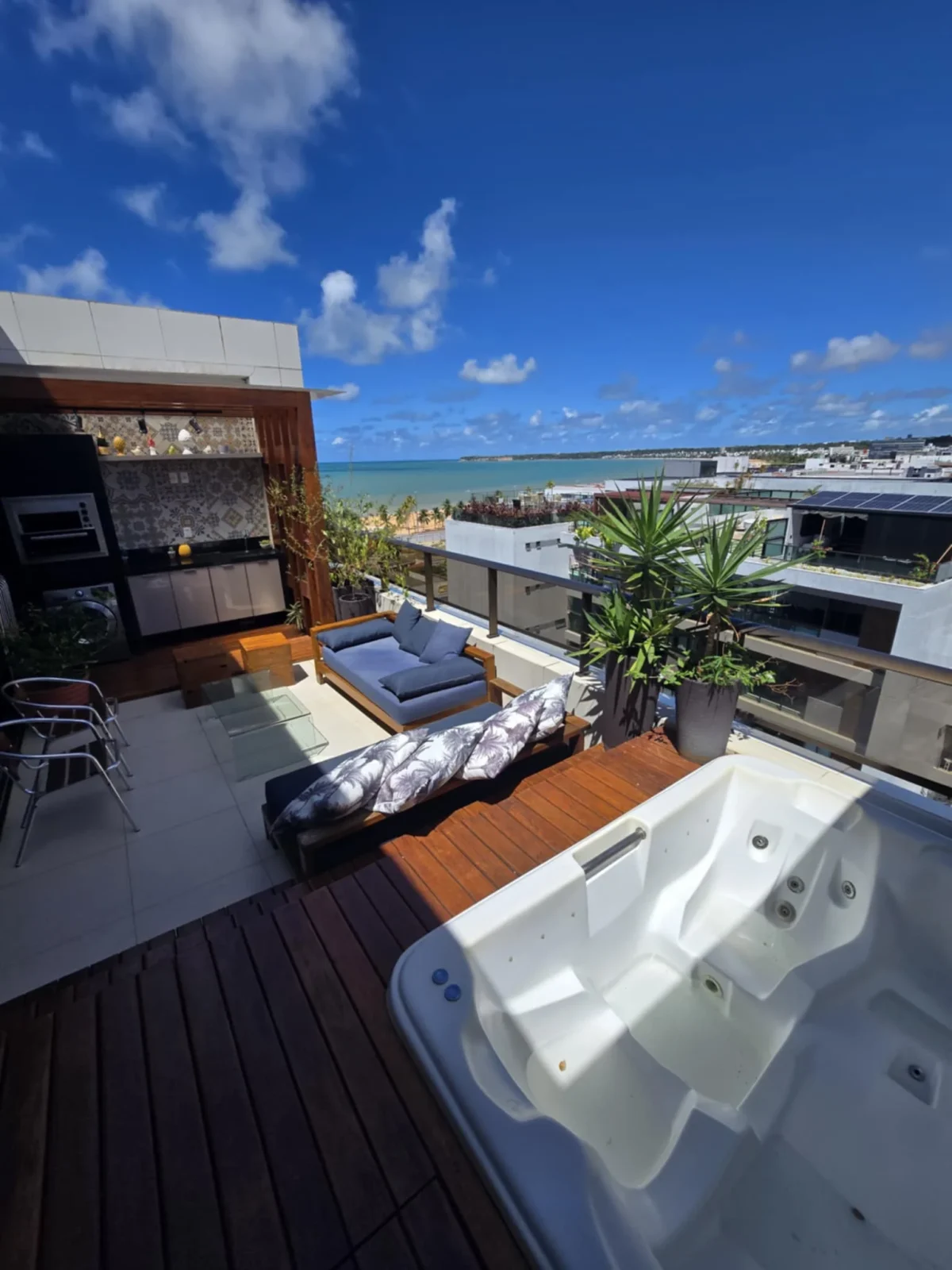 Excelente Cobertura Duplex Mobiliada em Tambaú com 2 Quartos e Jacuzzi, Lazer Completo e uma vista incrível