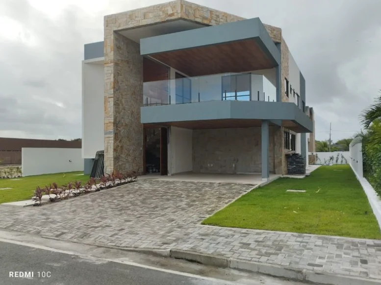 Excelente Casa no Condomínio Alamoana com 4 Suítes sendo 1 Master em Intermares