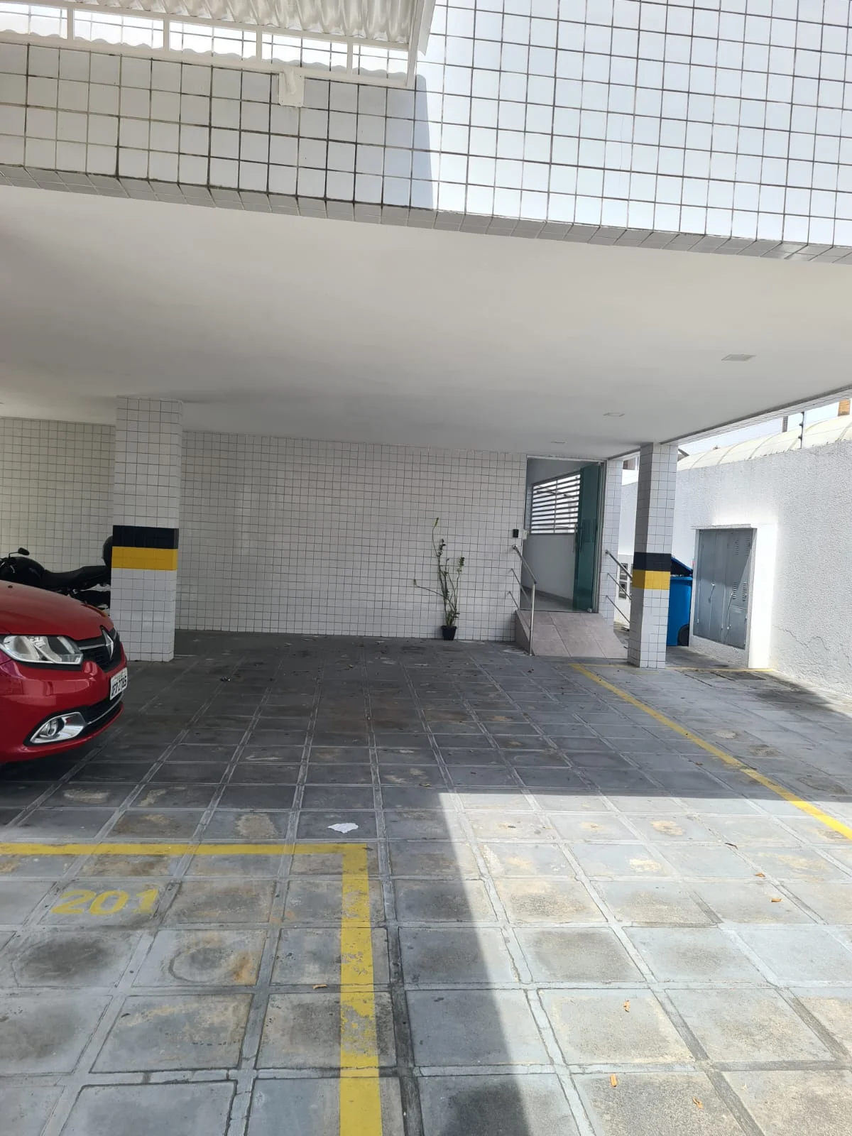 Apartamento Térreo com Área nos Bancários com 2 Quartos sendo 1 Suíte