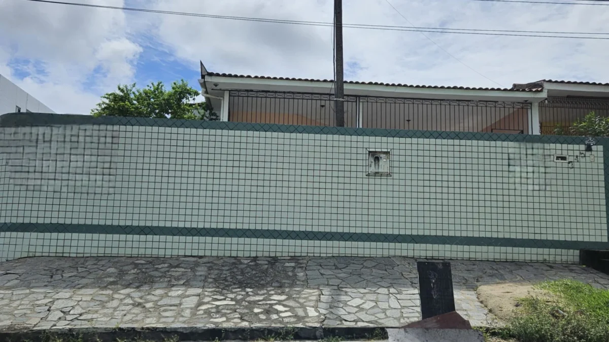 Casa no Jardim Cidade Universitária/Bancários com 4 Quartos sendo 1 Suíte