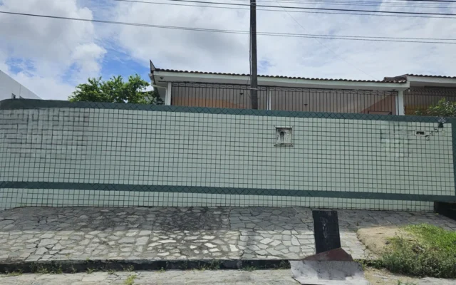 Casa no Jardim Cidade Universitária/Bancários com 4 Quartos sendo 1 Suíte