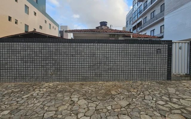 Casa nos Bancários com 4 Quartos sendo 3 Suítes, Piscina, Próximo ao Parque das Três Ruas