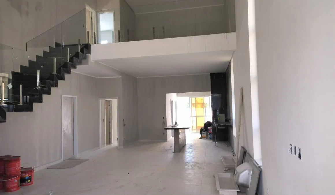 Casa no Condomínio Alphaville Paraíba com 5 Suítes sendo 1 Master, Piscina e Lazer Completo