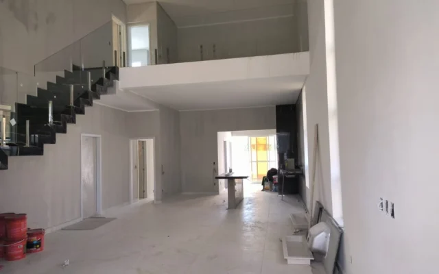 Casa no Condomínio Alphaville Paraíba com 5 Suítes sendo 1 Master, Piscina e Lazer Completo