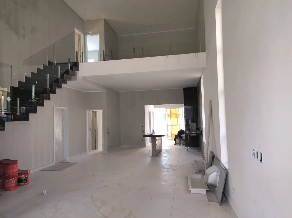 Casa no Condomínio Alphaville Paraíba com 5 Suítes sendo 1 Master, Piscina e Lazer Completo