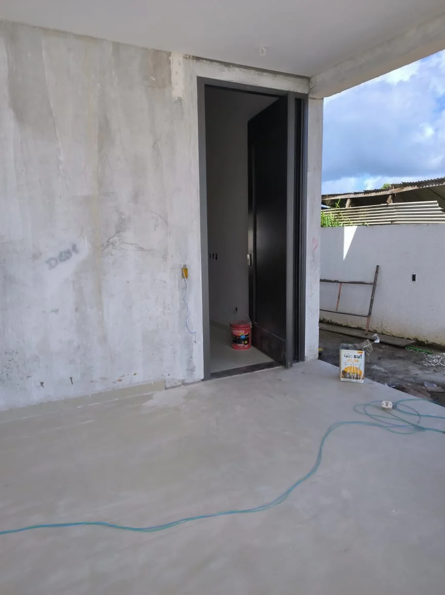 Casa no Condomínio Alphaville Paraíba com 5 Suítes sendo 1 Master, Piscina e Lazer Completo