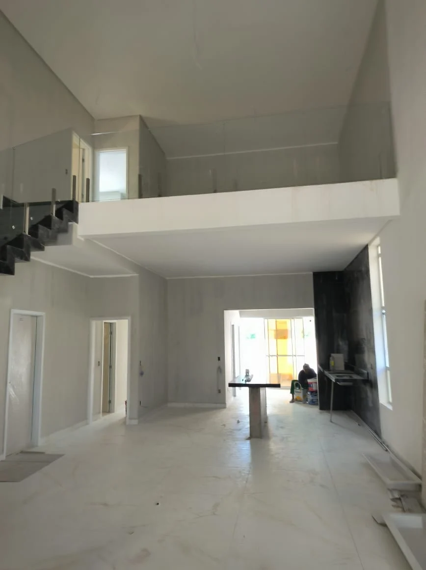 Casa no Condomínio Alphaville Paraíba com 5 Suítes sendo 1 Master, Piscina e Lazer Completo