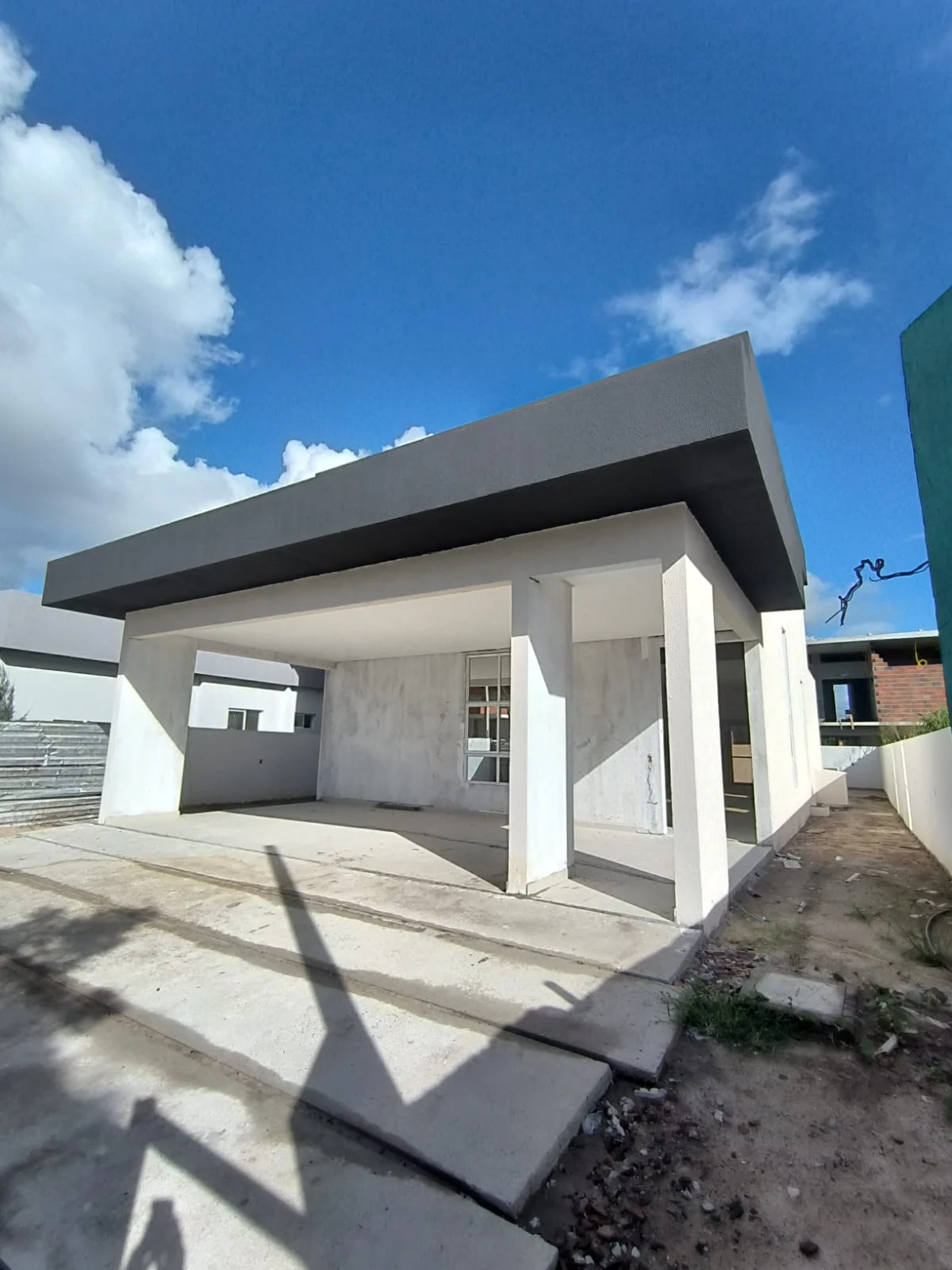 Casa no Condomínio Alphaville Paraíba com 5 Suítes sendo 1 Master, Piscina e Lazer Completo