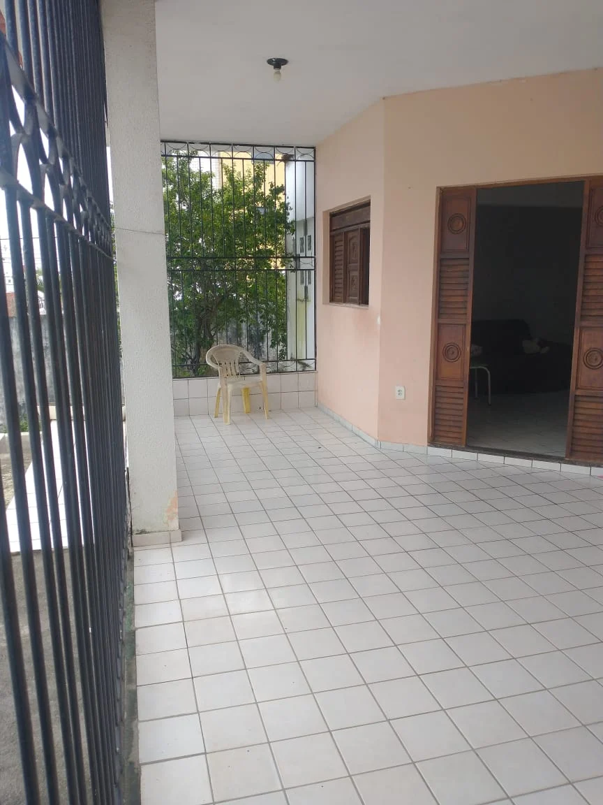 Casa no Jardim Cidade Universitária/Bancários com 4 Quartos sendo 1 Suíte