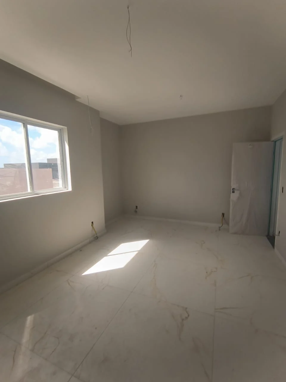 Casa no Condomínio Alphaville Paraíba com 5 Suítes sendo 1 Master, Piscina e Lazer Completo